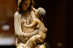 New York Cloisters 42 014 The Treasury - Enthroned Virgin and Child - Ivory, France 1260-80